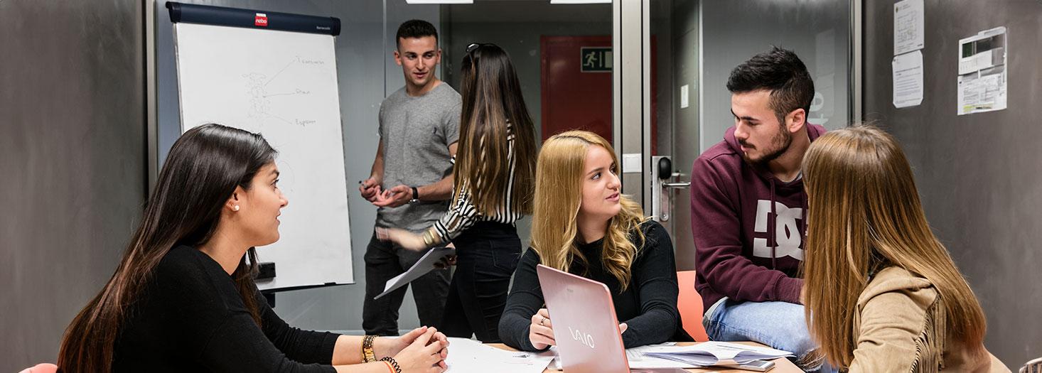 Facultad de Humanidades y Ciencias de la Comunicación